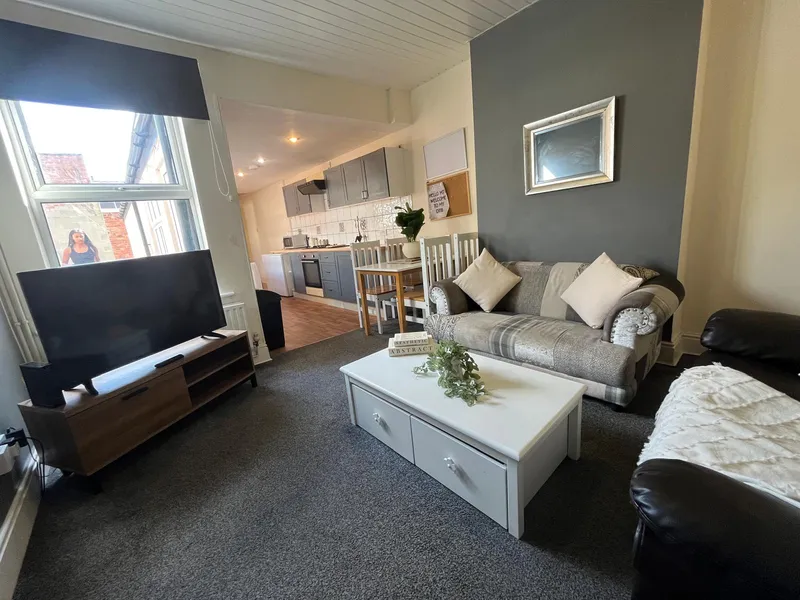 Spacious 4 Bedroom House // 2026/7 - Image 6