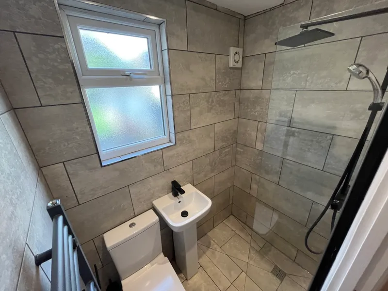 Modern 5 Bedroom House // 2026/7 - Image 6