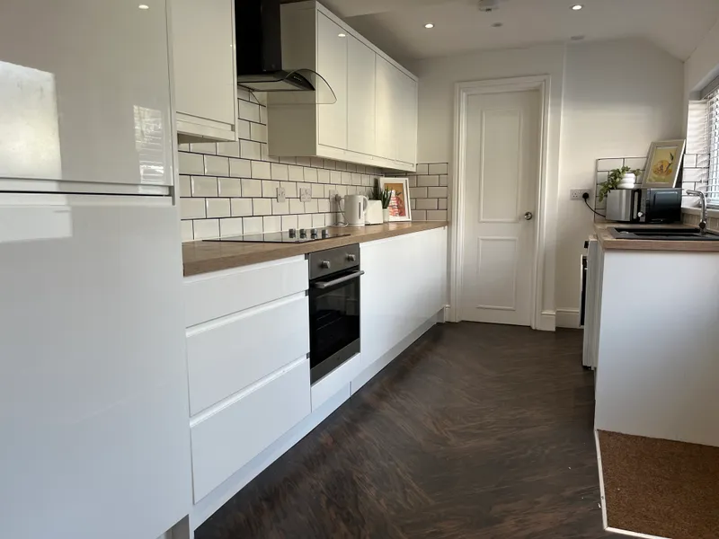 Modern 5 Bedroom House // 2026/7 - Image 5