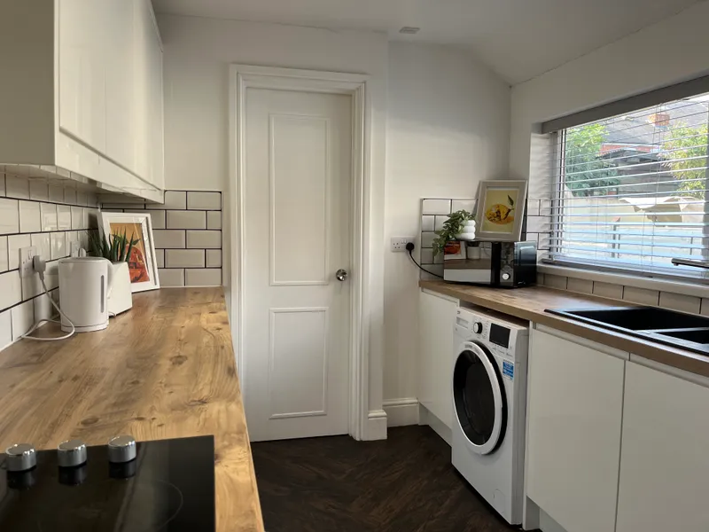 Modern 5 Bedroom House // 2026/7 - Image 9