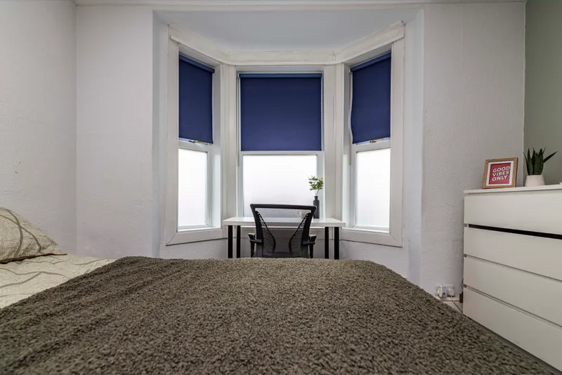 Modern 6 Bedroom House // 2026/7 - Image 2