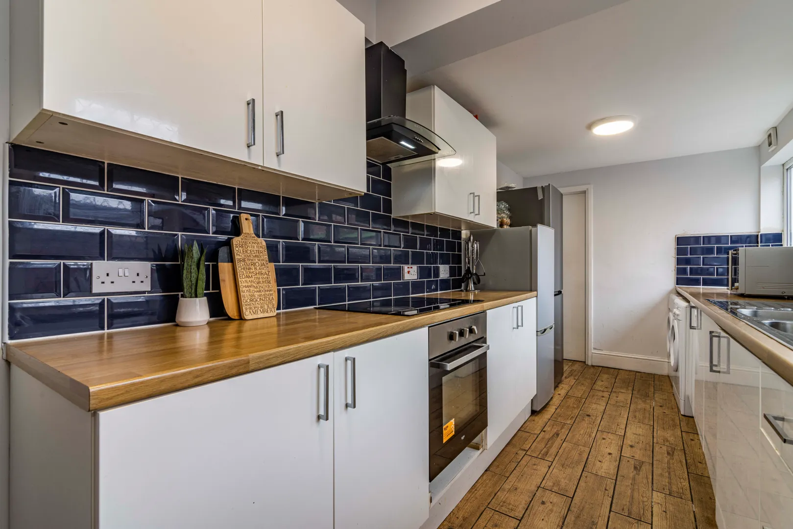 Modern 6 Bedroom House // 2026/7 - Main Image