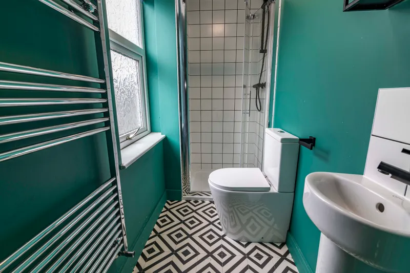 Modern 6 Bedroom House // 2026/7 - Image 5