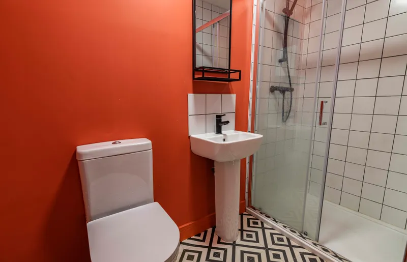 Modern 6 Bedroom House // 2026/7 - Image 6