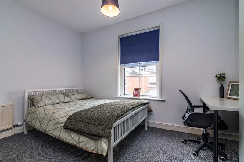 Modern 6 Bedroom House // 2026/7 - Image 7