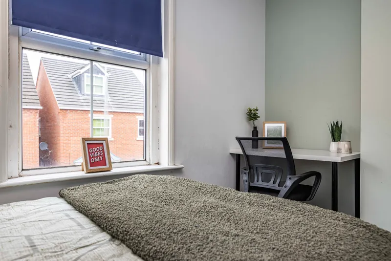 Modern 6 Bedroom House // 2026/7 - Image 8