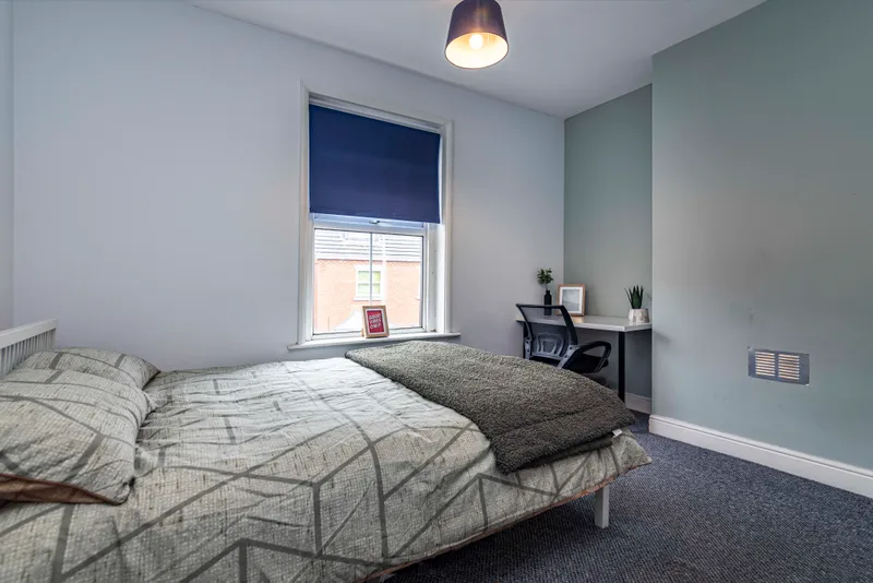 Modern 6 Bedroom House // 2026/7 - Image 9