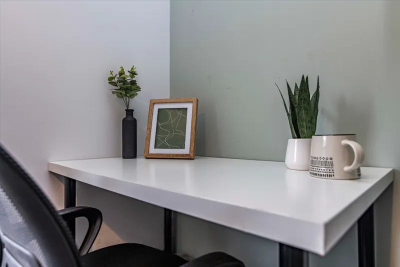 Modern 6 Bedroom House // 2026/7 - Image 10