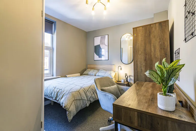 Stylish 6 Bedroom All Ensuite House // 2026/7 - Image 8