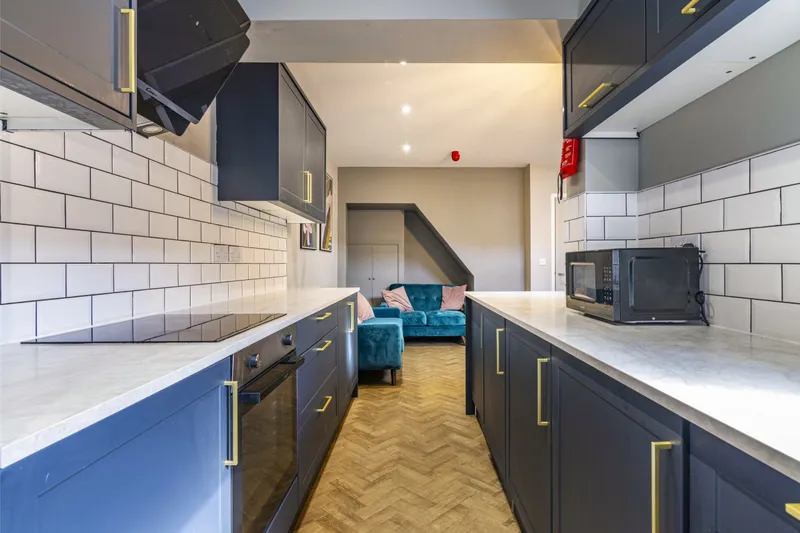 Stylish 6 Bedroom All Ensuite House // 2026/7 - Image 3