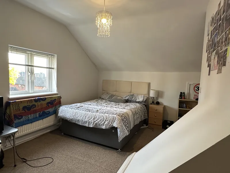 6 Bedroom 3 Bathroom House // 2026/7 - Image 2