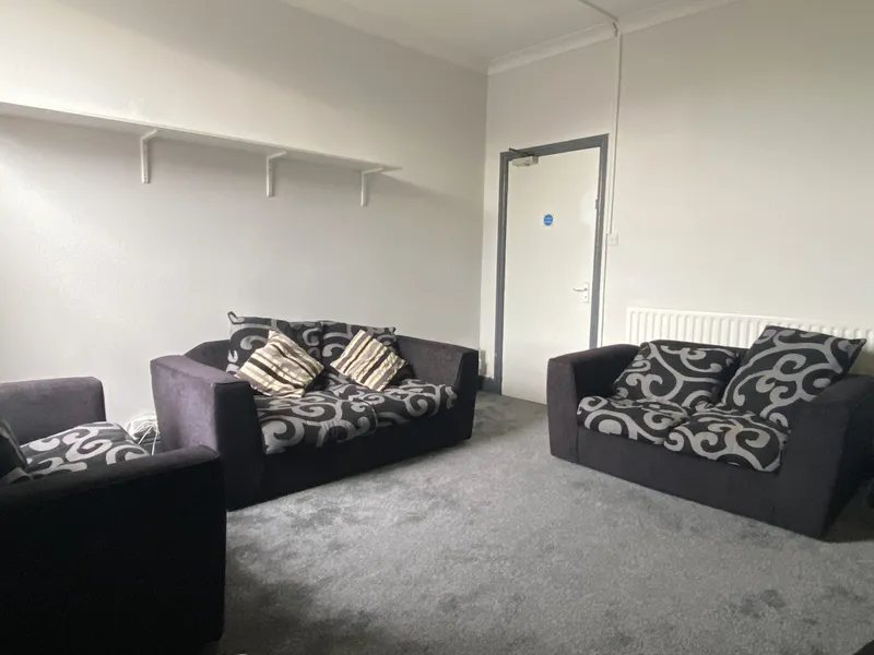 Spacious 6 Bedroom House // 2026/7 - Image 6