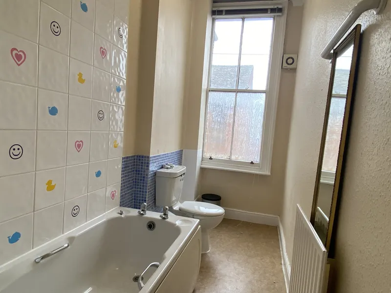 Spacious 6 Bedroom House // 2026/7 - Image 15