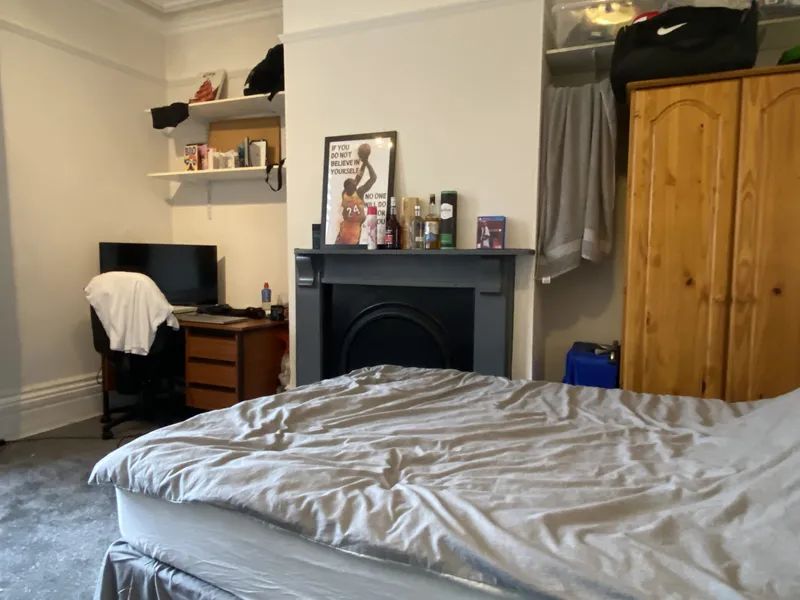 Spacious 6 Bedroom House // 2026/7 - Image 10