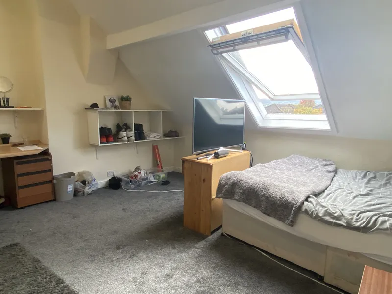 Spacious 6 Bedroom House // 2026/7 - Image 14