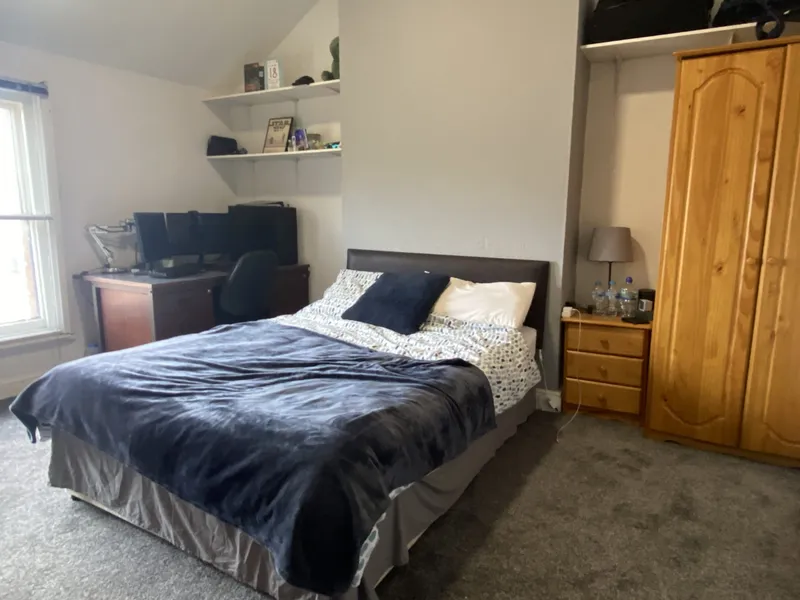 Spacious 6 Bedroom House // 2026/7 - Image 8