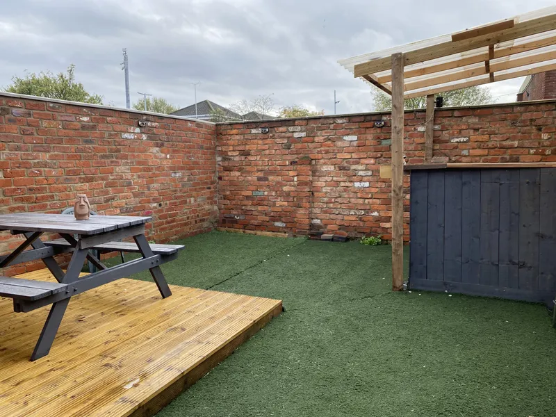 Spacious 6 Bedroom House // 2026/7 - Image 4