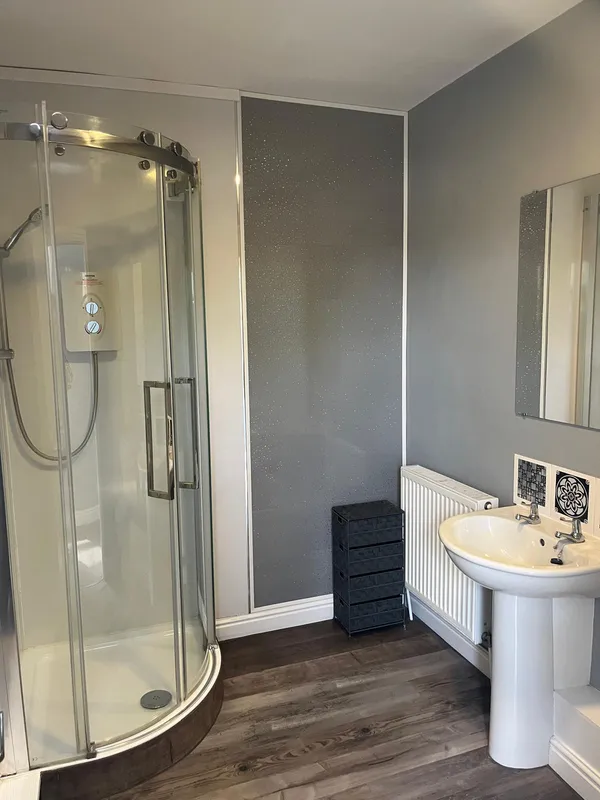 5 Bedroom 3 Bathroom House // 2026/7 - Image 16