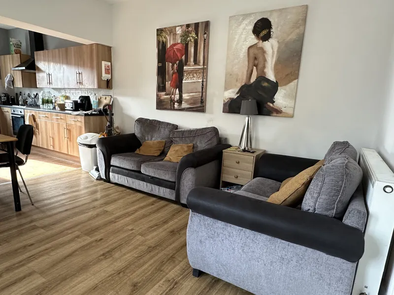 5 Bedroom 3 Bathroom House // 2026/7 - Image 3