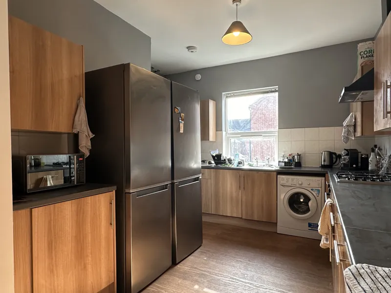 5 Bedroom 3 Bathroom House // 2026/7 - Image 12