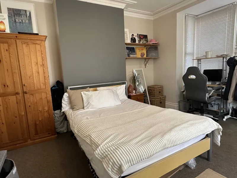 5 Bedroom 3 Bathroom House // 2026/7 - Image 9