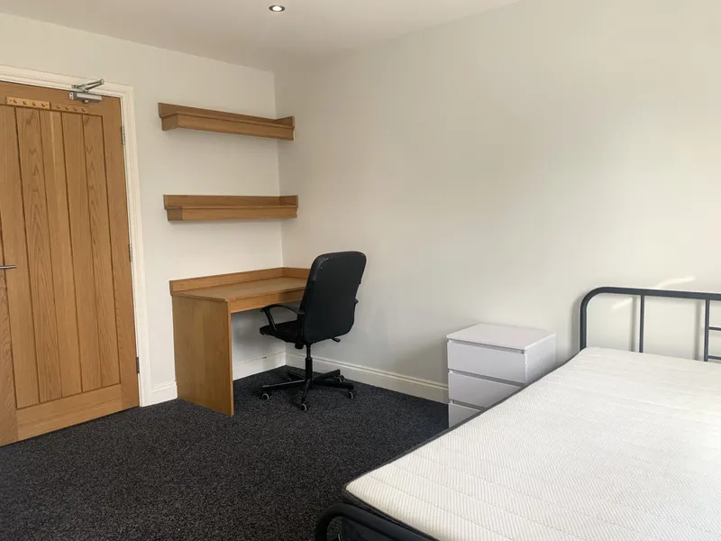 3 BED EN SUITE STUDENT FLAT  // 2026/7 - Image 7