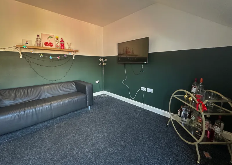 Modern 5 Bedroom Ensuite Apartment // 2026/7 - Image 3