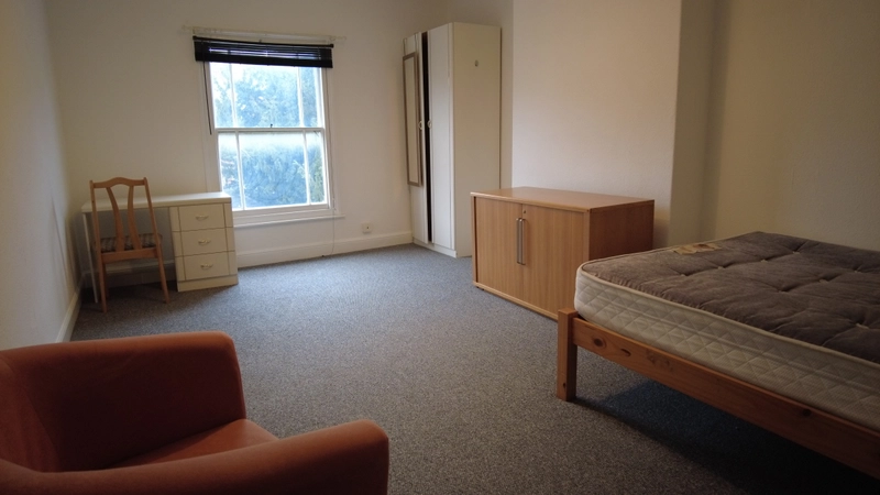 Bills Inclusive - Monks Road - 5 Bed, 2 Bath - Thumbnail 2