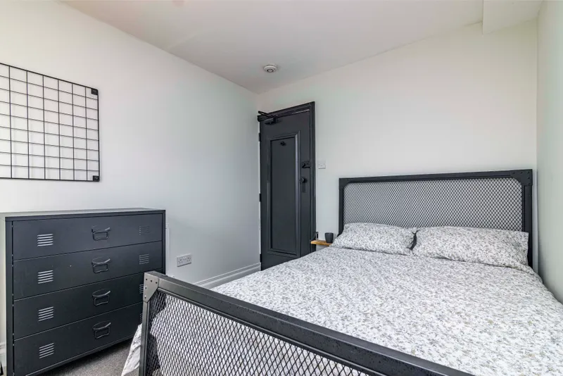 6 Bedroom // Student House // Sept 2026 - Image 19