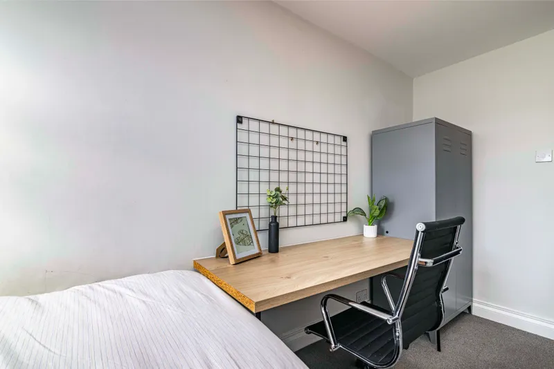 6 Bedroom // Student House // Sept 2026 - Image 16