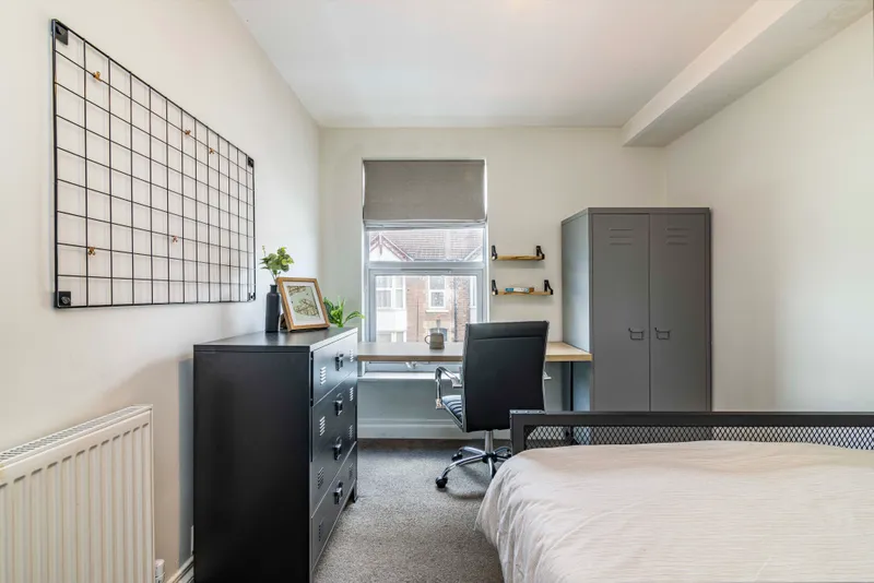 6 Bedroom // Student House // Sept 2026 - Image 4
