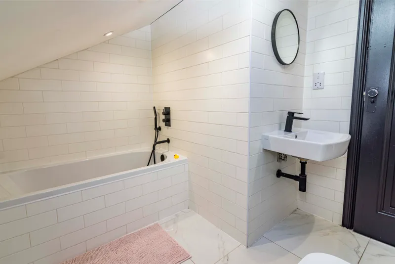 6 Bedroom // Student House // Sept 2026 - Image 11