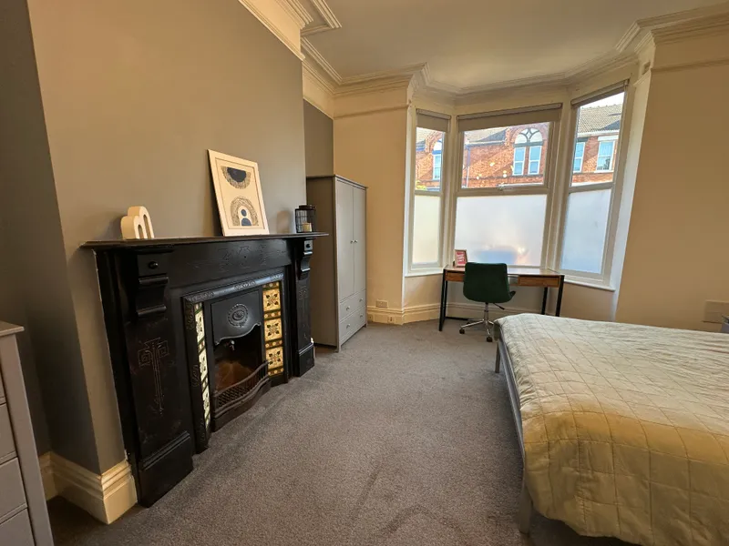 West End // 6 Bed House // SEPT 2026 - Image 2