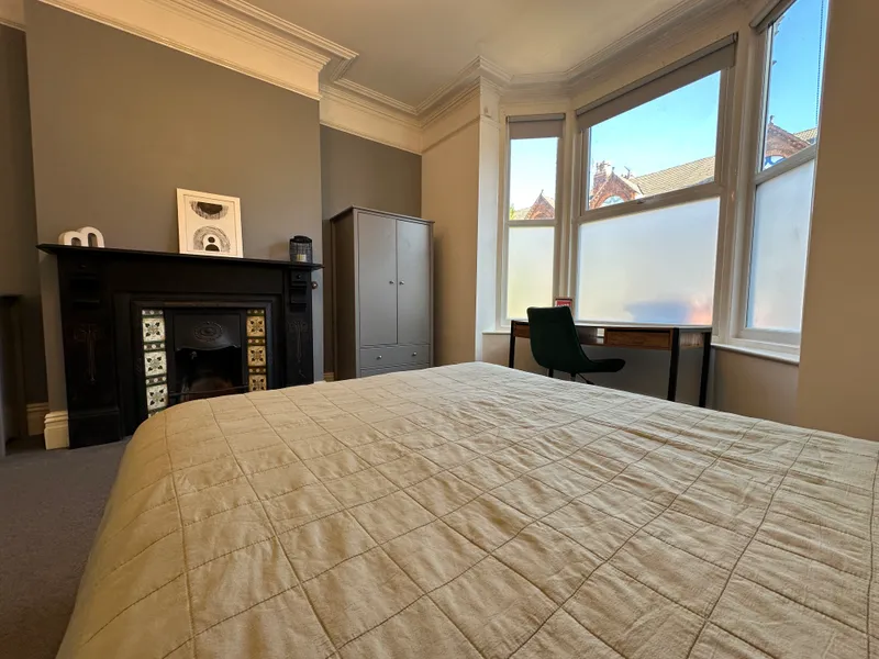 West End // 6 Bed House // SEPT 2026 - Image 3