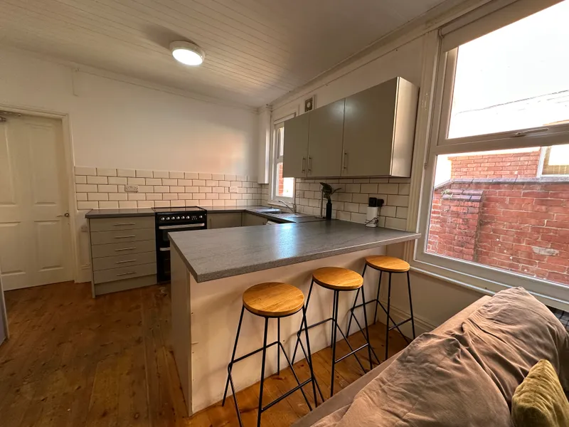 West End // 6 Bed House // SEPT 2026 - Image 5