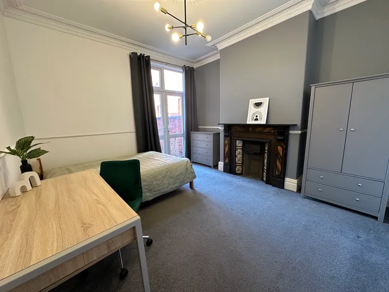 West End // 6 Bed House // SEPT 2026 - Image 10