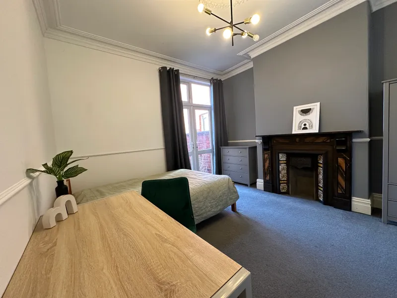 West End // 6 Bed House // SEPT 2026 - Image 11