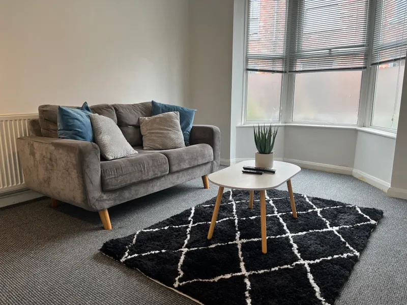 Gaunt St // 2 Bed // JULY 2026 - Image 2