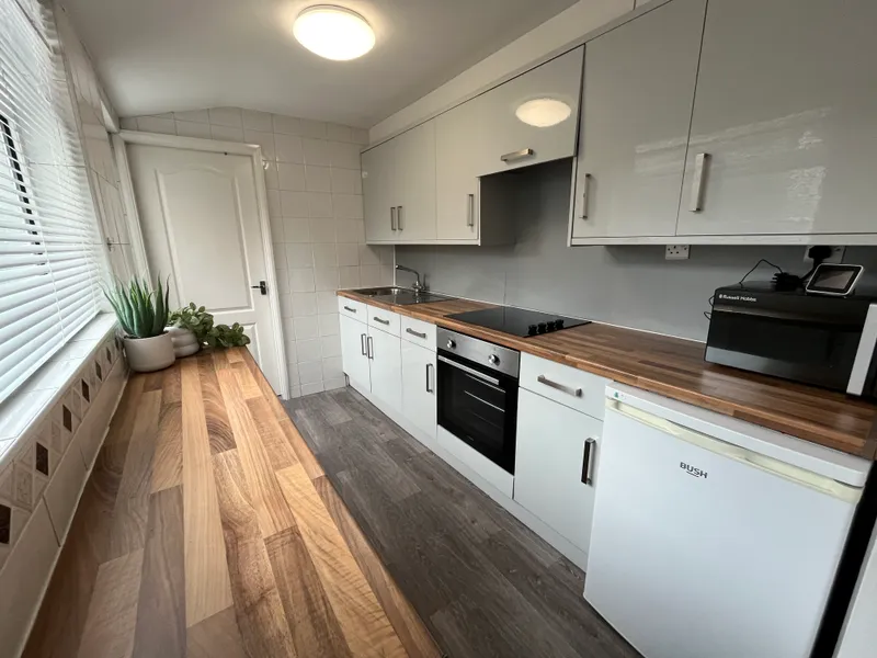 Gaunt St // 2 Bed // JULY 2026 - Image 3