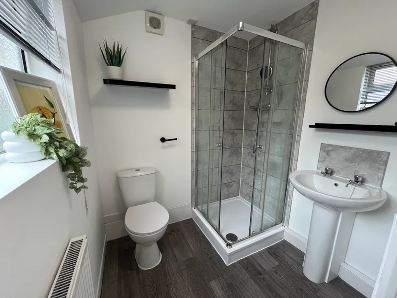 Gaunt St // 2 Bed // JULY 2026 - Image 10