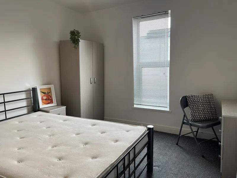 Gaunt St // 2 Bed // JULY 2026 - Image 8