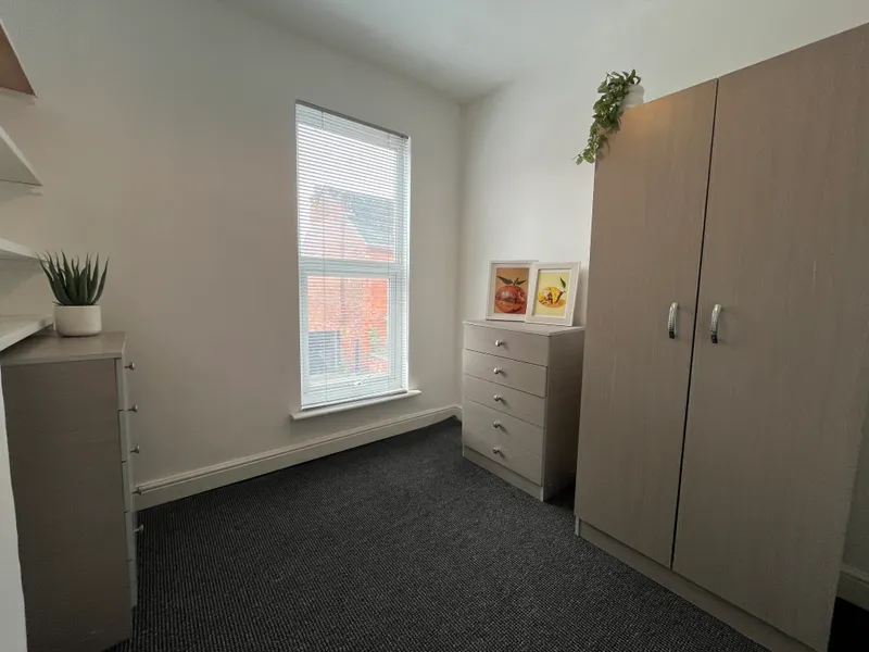 Gaunt St // 2 Bed // JULY 2026 - Image 12