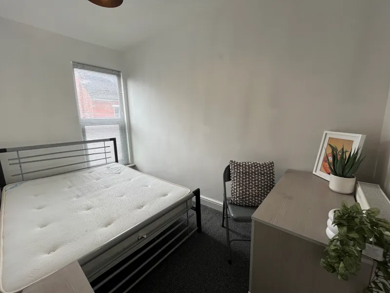 Gaunt St // 2 Bed // JULY 2026 - Image 9