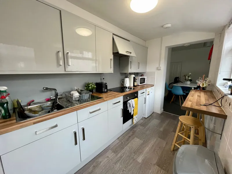 Gaunt St // 2 Bed // JULY 2026 - Image 4