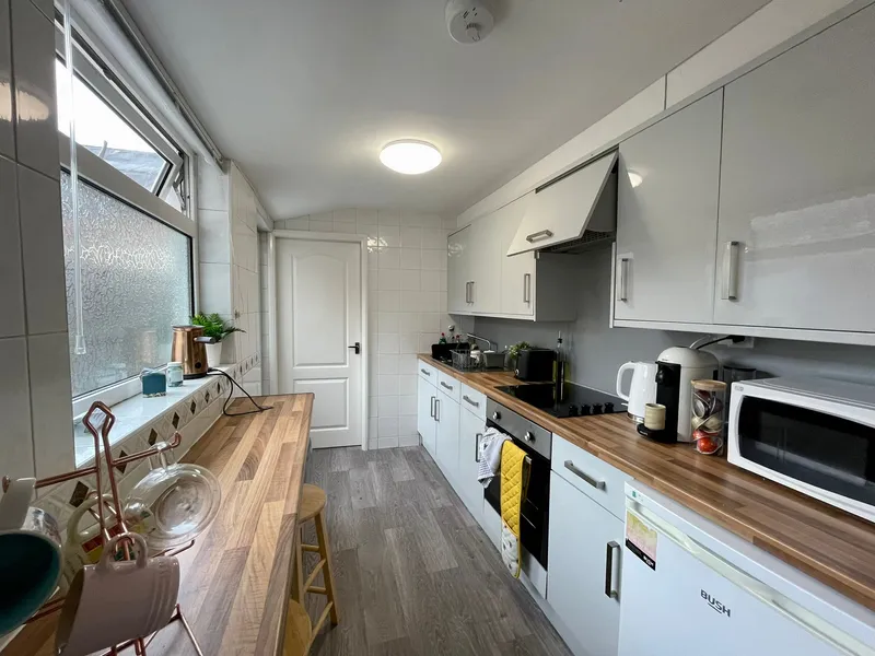 Gaunt St // 2 Bed // JULY 2026 - Image 5