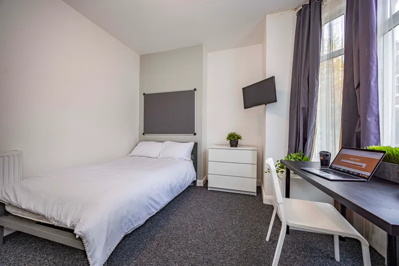 Student House // Rooms Available Now //  Bills Inc - Image 9