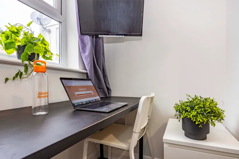 Student House // Rooms Available Now //  Bills Inc - Image 15