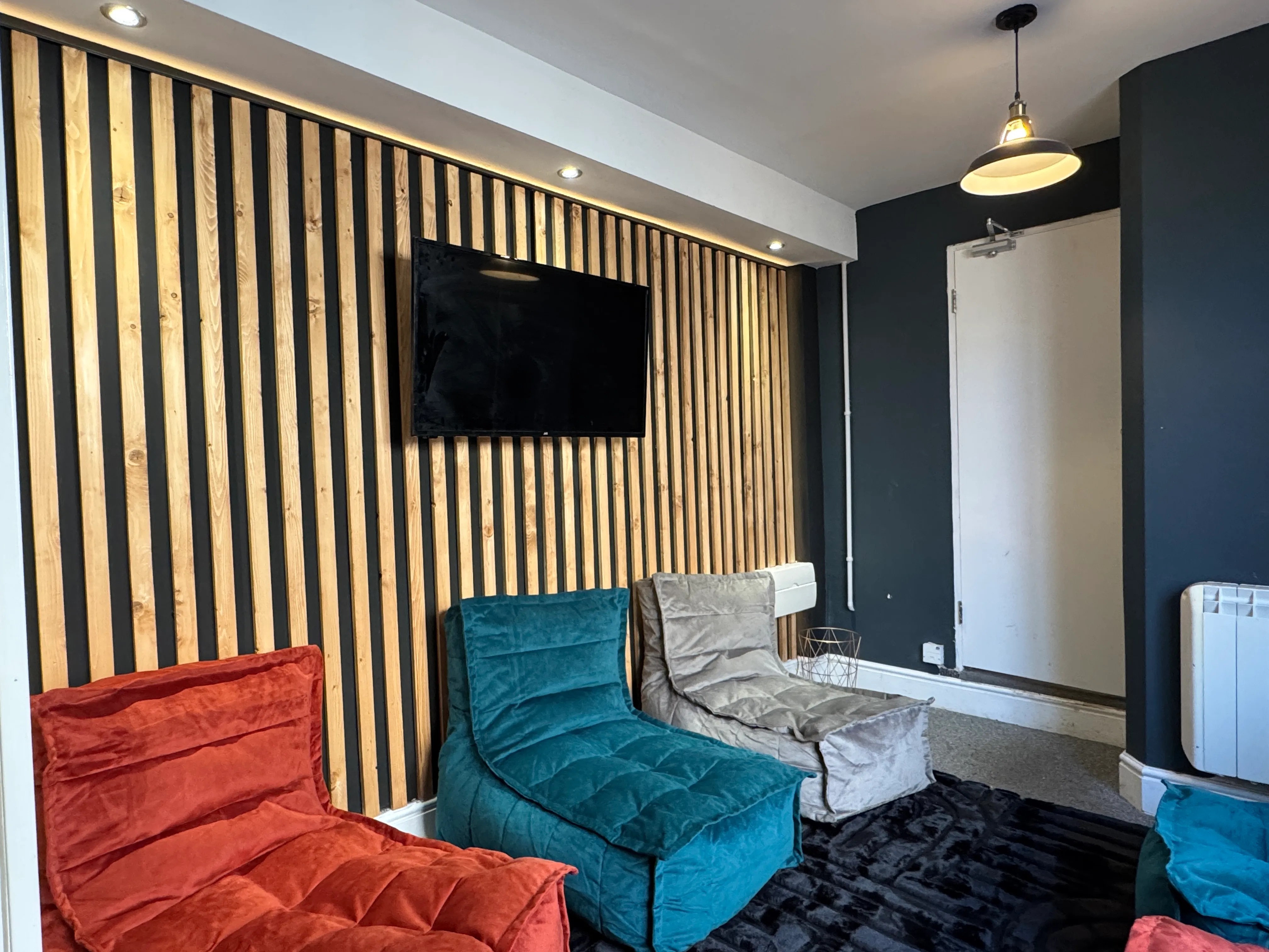 235 Monks Road: 6-Bed All Ensuite Student Property! - Image 1