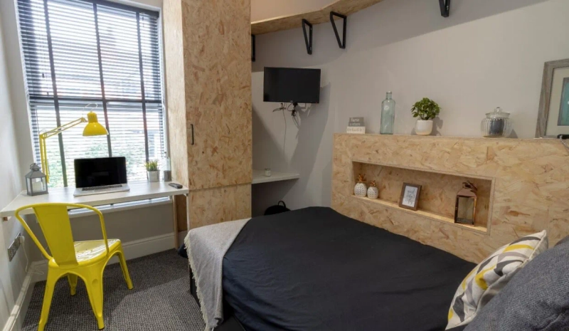 235 Monks Road: 6-Bed All Ensuite Student Property! - Thumbnail 3