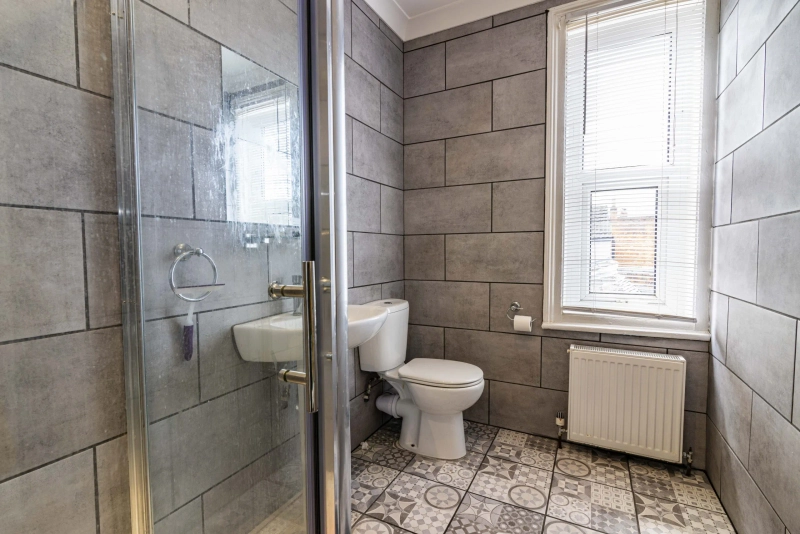42 Kesteven Street - 4 bed - Thumbnail 2